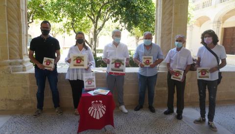 El batle de Manacor, Miquel Oliver; el delegat de Fires, Carles Grimalt; amb els representants de l'Obreria de Sant Jaume. 