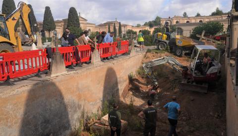 Les màquines excavadores han tornat a gratar avui a Son Coletes. 