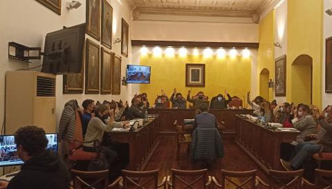 El ple en el moment de la votació del nou reglament per a la circulació de vehicles en espais naturals. 