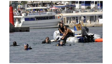 Neteja del fons marí a la platja de Porto Cristo amb el suport de la Delegació de Medi ambient