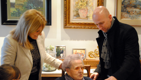 L’AJUNTAMENT DE MANACOR RENDEIX UN RECONEIXEMENT A MARIA MAS PONT, AMB MOTIU DEL SEU CENTENARI