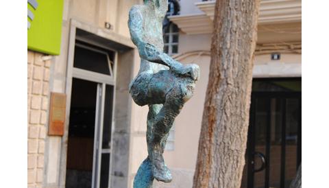 RESTABLERTA A LA PLAÇA DES CONVENT  L’ESCULTURA DEDICADA A ‘ELS MORETONS DE SANT DOMINGO’