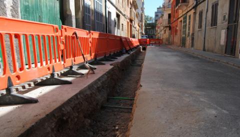 JA S'HAN INICIADES EN EL CARRER SALUT  LES OBRES DE MILLORA A DISTINTS CARRERS DEL CENTRE DE MANACOR