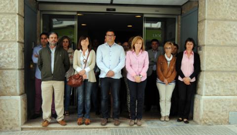 L'AJUNTAMENT DE MANACOR GUARDA UN MINUT DE SILENCI  PER LA MORT D'ISABEL CARRASCO