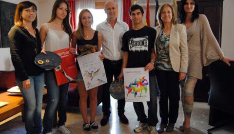 RECEPCIÓ DEL BATLE DE MANACOR A LAURA BAUÇÀ,  GUANYADORA DEL CONCURS DE CARTELLS  'FIRES I FESTES DE PRIMAVERA 2014'