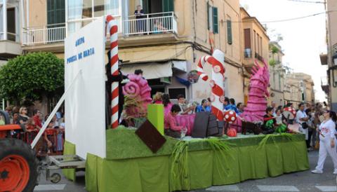 EL COL·LEGI LA SALLE GUANYA LA DESFILADA DE CARROSSES I COMPARSES DE MANACOR