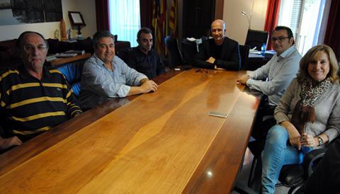 EL BATLE DE MANACOR ES REUNEIX AMB LA NOVA DIRECTIVA DE L'ASSOCIACIÓ  DE COMERCIANTS SES AVINGUDES DE MANACOR