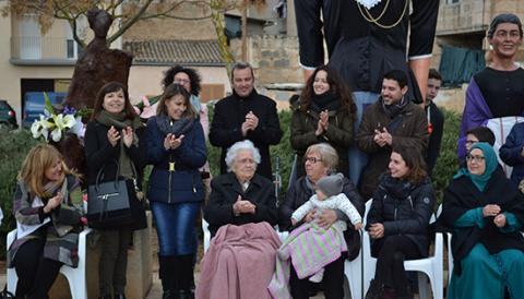 Les mares, les padrines i l’amor que representen centren els homenatges a la dona treballadora