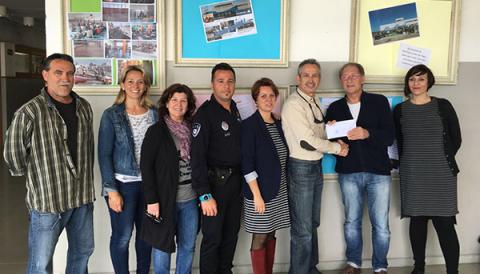 L’Institut de Porto Cristo entrega a l’entitat d’Aprop  els 1.325 euros recaptats a la bicicletada solidària