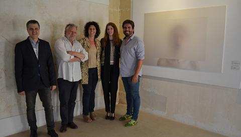 L’obra Vel presideix l’exposició de la selecció d’obres aspirants al XIII Premi Ciutat de Manacor d’Arts Plàstiques