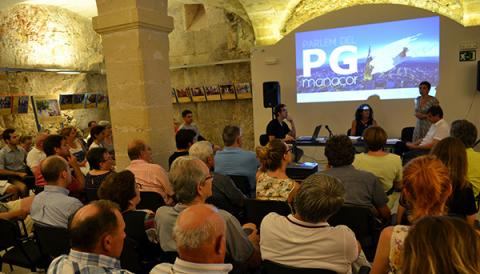 Més de cent persones acudeixen a la primera reunió per explicar tot el que preveu el futur Pla general de Manacor