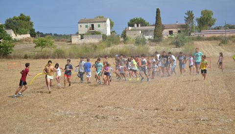 La Festa Pagesa de Son Macià posa la tradició i les feines del camp en mans dels joves per fer una autèntica disbauxa rural