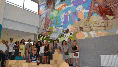 La comunitat educativa de s’Illot inaugura el mural que simbolitza la innovació metodològica a l’escola