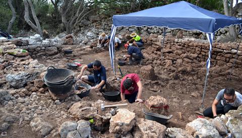 La campanya d’excavacions d’enguany a s’Hospitalet Vell treu a la llum un edifici talaiòtic que podria ser un santuari