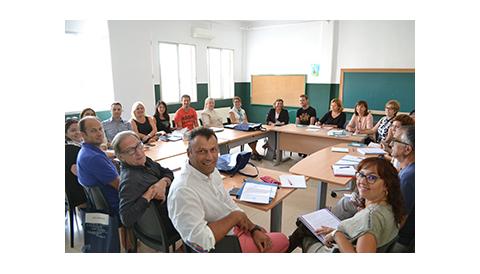 La guia educativa d'enguany ofereix més de cinquanta activitats, tallers i visites a tots els escolars del municipi  