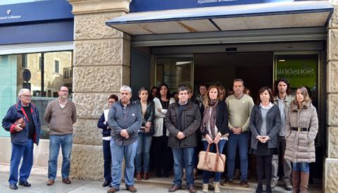 Manacor fa un minut de silenci per homenatjar la darrera víctima de la violencia masclista i rebutjar aquesta xacra