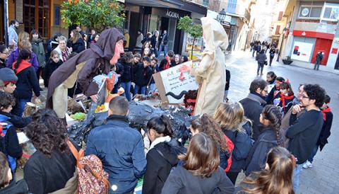 Sant Antoni i el dimoni encenen la festa a tot Manacor