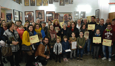 Els participants dels concursos de foguerons, dibuix, façanes i mostradors de Sant Antoni reben el seu premi