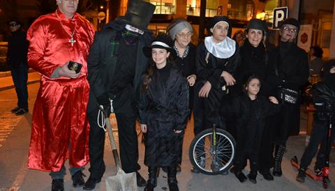 L’Enterrament de la Sardina posa el punt i final al Carnaval amb bulla, foc, plors i torrades a Manacor i Porto Cristo 