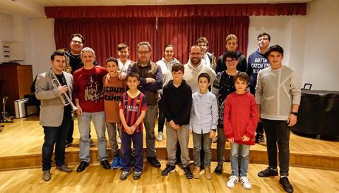 El trompetista Alfonso González ofereix classes magistrals als alumnes del Conservatori Municipal