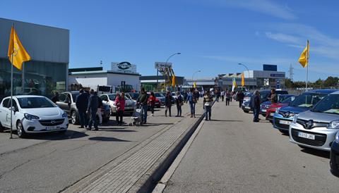 Centenars de persones acudeixen a la XVII Fira de Vehicles d’Ocasió i els organitzadors es mostren satisfets amb les vendes
