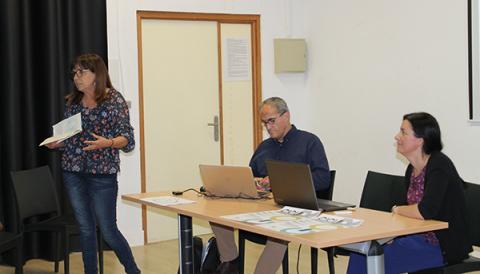 El cicle de xerrades per a l’emprenedoria comença amb un divertit anàlisi dels diferents models de negoci