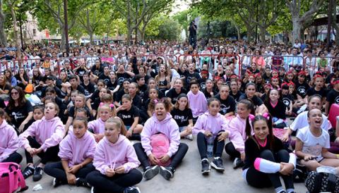 Els alumnes de dansa demostren el seu talent davant centenars de persones amb l'espectacle "Manacor Balla"