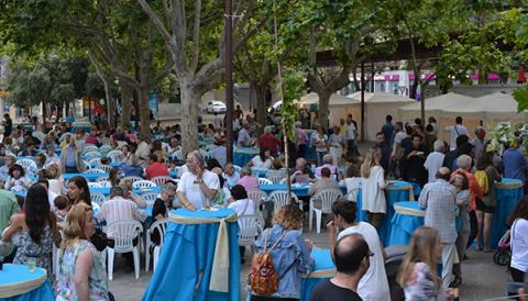 La fantasia de la desfilada de carrosses i comparses i la jornada de cuina posen punt i final a les Fires i Festes