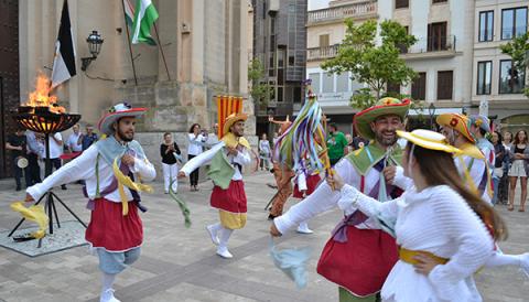 Els Cossiers també diuen adéu a les Fires i Festes amb els seus balls en motiu de la festa de la Cinquagesma