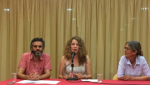 L’autora manacorina Rita Shely, de tan sols quinze anys, presenta Besar la terra a la Biblioteca de Manacor