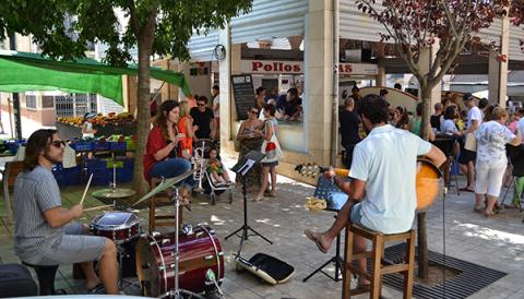 El ‘Vermutejant’ tanca la temporada de gastronomia i música a la plaça de ses Verdures amb un èxit rotund