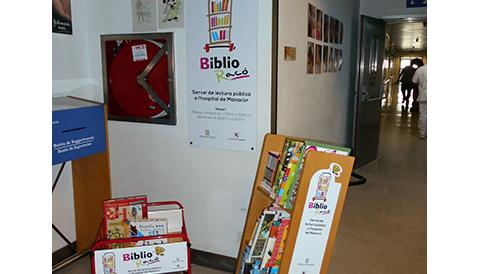 El Biblio-racó de l’Hospital en 4 anys ha fet llegir i jugar a 1.650 nins, nines i joves ingressats a la planta de pediatria 