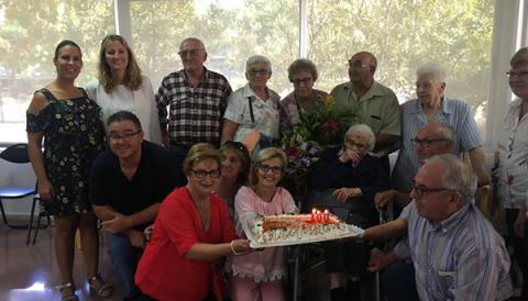 Els representants municipals feliciten Catalina Estrany, la nova padrina de Manacor, pel seu 100è aniversari
