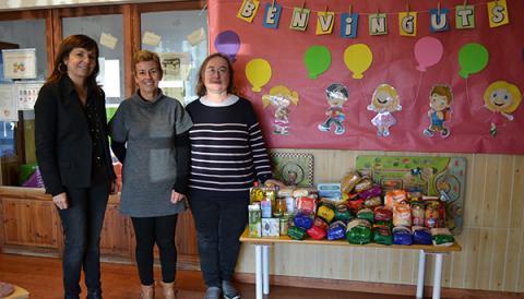 Les escoletes Nins i Nines i Son Boga recullen aliments infantils amb una festa i els donen al Banc d’Aliments