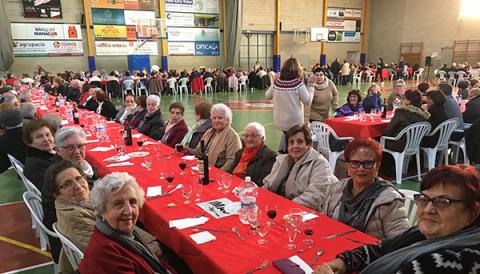 El Dinar de Nadal de la Gent Gran de Manacor aplega vuit associacions de tercera edat i més de 450 padrins i padrines  