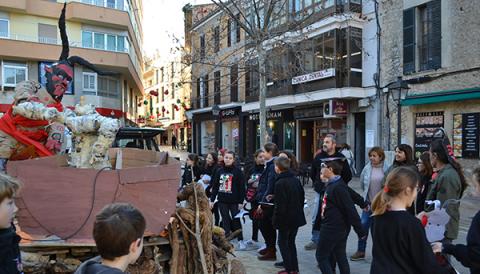 Sant Antoni i els dimonis fan esclatar la festa a tot Manacor