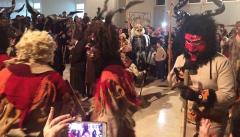 S’Illot i Cales de Mallorca celebren Sant Antoni amb foc, torrades, la visita de desenes de dimonis i ball
