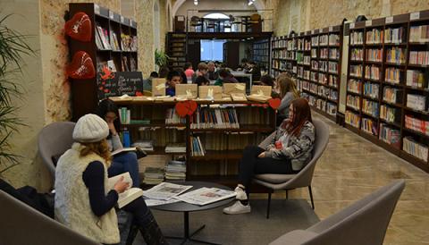 La Biblioteca de Manacor proposa “cites a cegues” amb llibres de temàtica amorosa coincidint amb la festa de Sant Valentí 