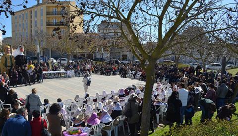 El reconeixement de les dones esportistes i la seva lluita per la igualtat i per la visibilització centren l’homenatge a la plaça de les Perleres