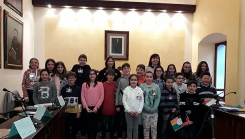 Els nins i nines que formen el Consell d'Infants fan les seves primeres propostes per millorar el municipi