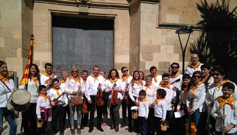 Grups de salers surten a cantar per tot el municipi i mantenen viva aquesta tradició vinculada a les festes de Pasqua