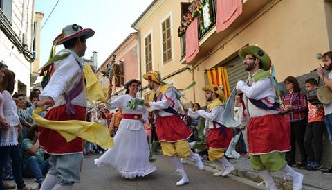 L’Escola Municipal de Mallorquí agraeix als Cossiers que han ballat enguany la seva dedicació a la festa