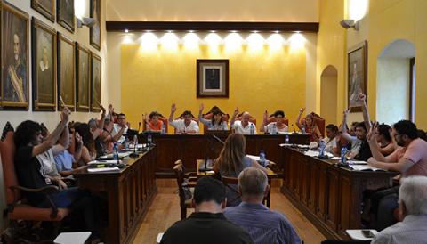 El ple de l’Ajuntament proclamarà fills il·lustres Guillem d’Efak i Miquel Brunet; i fills predilectes Maria A.