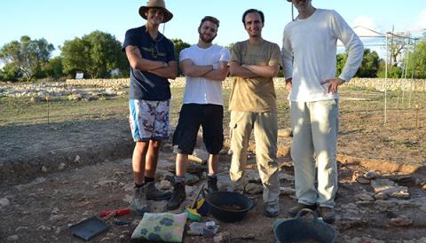 Un grup de la universitat d’Oxford treballa a Son Peretó en un dels cursos d’arqueologia paleocristiana que acull el jaciment