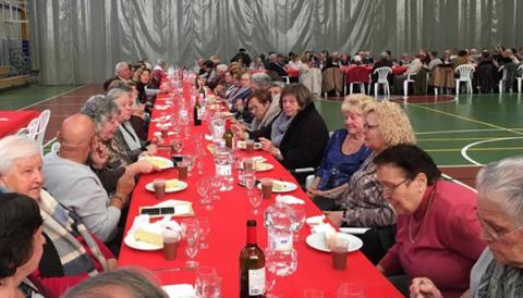 El Dinar de Nadal de la Gent Gran de Manacor aplega vuit entitats de la  tercera edat i prop de 300 padrins i padrines
