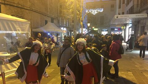 El Pare Noel s’atura a Manacor per rebre els desitjos i les cartes de tots els nins i nines al centre de vianants