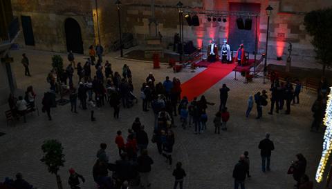 Els patges de Ses Magestats els Reis d’Orient reben les cartes de tots els nins i nines del municipi de Manacor