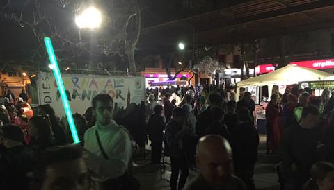 Centenars de persones surten disfressades a participar en les Rues de Carnaval de Manacor i Porto Cristo 