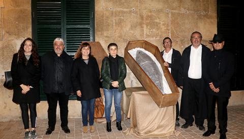 L'enterrament de la sardina i la sortida de la geganta de la jaia Quaresma tanquen el carnaval a Manacor 