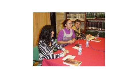 Najat El Hachmi, guanyadora del Premi Ramon Llull 2008, a la Biblioteca Pública de Manacor.